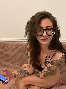 Snapshot of Thunder-Cunt chatting on October 26, 2025, 6:47 pm Thunder-Cunt online show from October 26, 2025, 6:47 pm