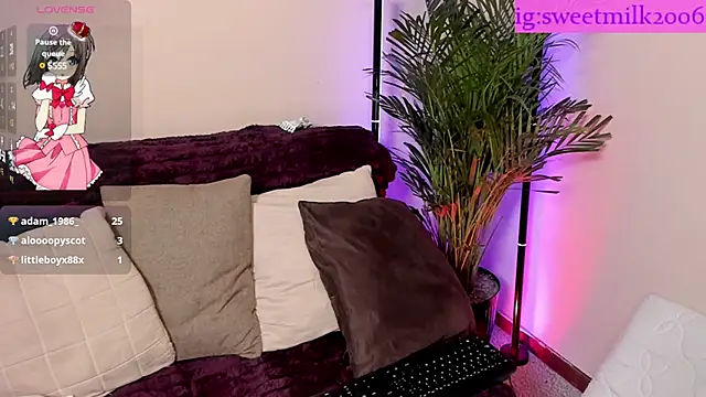 sweetmilk2006 online show from March 12, 2025, 12:26 pm