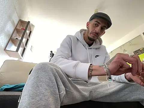 Rebeu313 online show from March 5, 2025, 2:34 pm