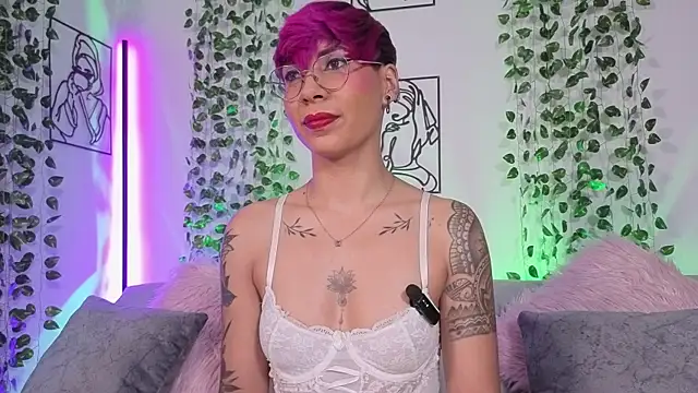 MiaMorgan  online show from April 19, 2026, 2:05 pm