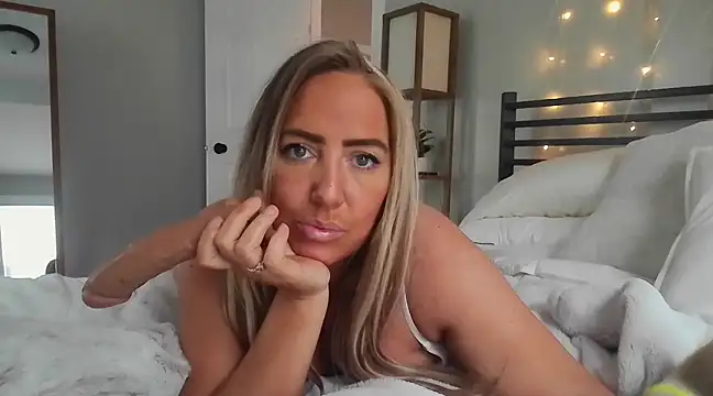 sunshinekisses online show from January 26, 2025, 6:37 pm