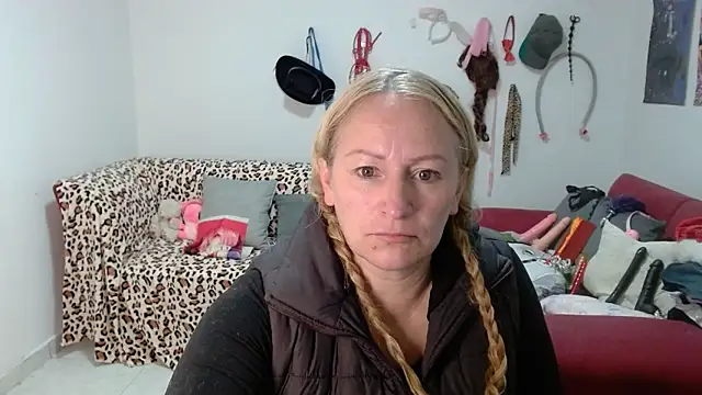 emperabigbootybigass online show from March 18, 2026, 12:41 pm