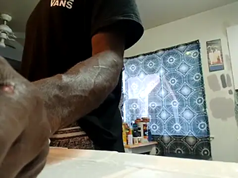 DevinToore online show from October 27, 2025, 8:24 pm