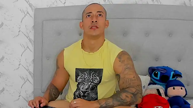 luigiferrara online show from November 19, 2025, 9:59 pm