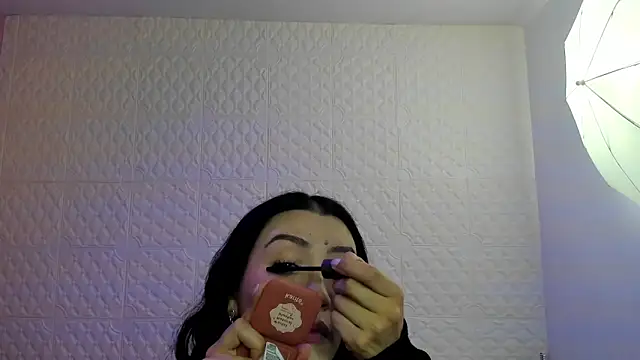 Violetaa diazz online show from November 4, 2025, 9:14 pm