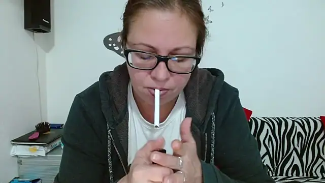 LadyHellene online show from December 4, 2025, 5:39 am