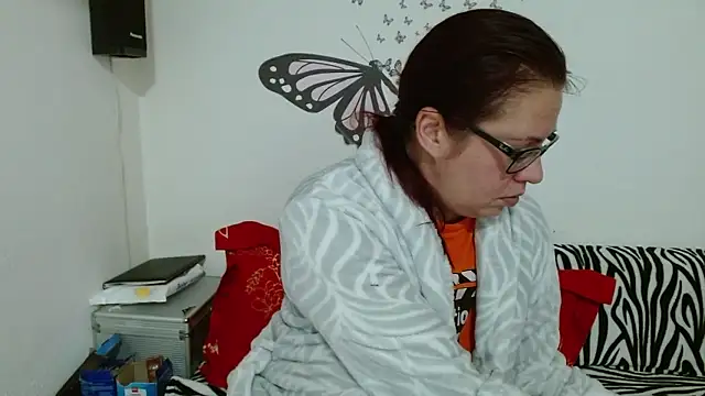 LadyHellene online show from January 14, 2026, 5:13 am