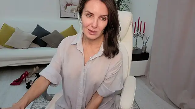 Snapshot of Beylly chatting on November 28, 2025, 3:47 pm Beylly online show from November 28, 2025, 3:47 pm