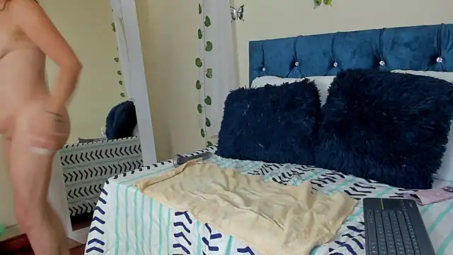 cristalwalker   online show from March 21, 2025, 6:51 pm