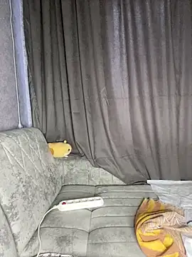 Lola Hale online show from December 18, 2025, 6:30 am