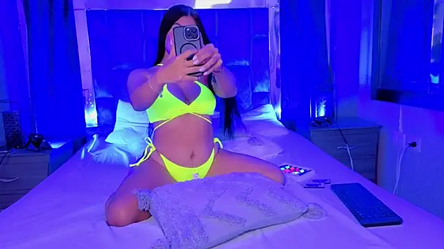 Mia Oxford online show from October 11, 2025, 2:04 pm