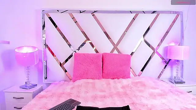 naughty  sara online show from November 22, 2025, 11:42 am