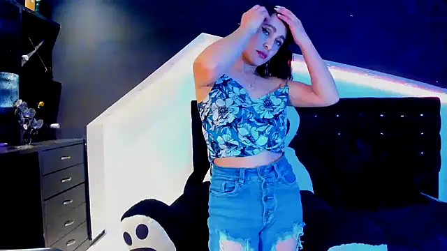 Snapshot of Coral_Gibson chatting on February 3, 2025, 3:17 pm Coral Gibson online show from February 3, 2025, 3:17 pm