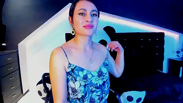 Snapshot of Coral_Gibson chatting on February 3, 2025, 6:17 pm Coral Gibson online show from February 3, 2025, 6:17 pm