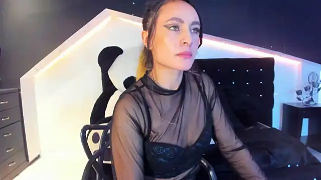 Snapshot of Coral_Gibson chatting on February 6, 2025, 12:48 pm Coral Gibson online show from February 6, 2025, 12:48 pm