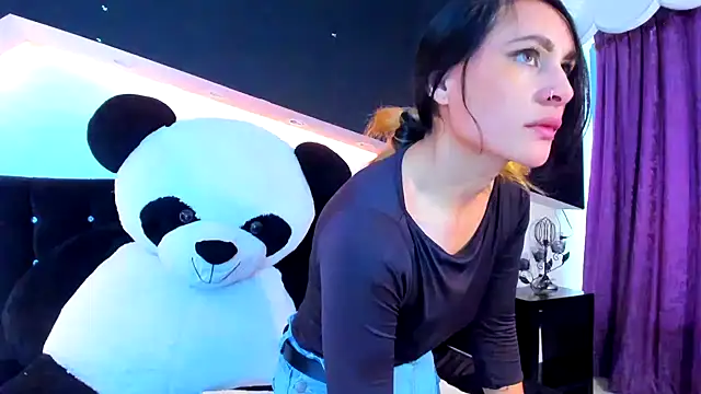 Snapshot of Coral_Gibson chatting on February 13, 2025, 12:32 pm Coral Gibson online show from February 13, 2025, 12:32 pm