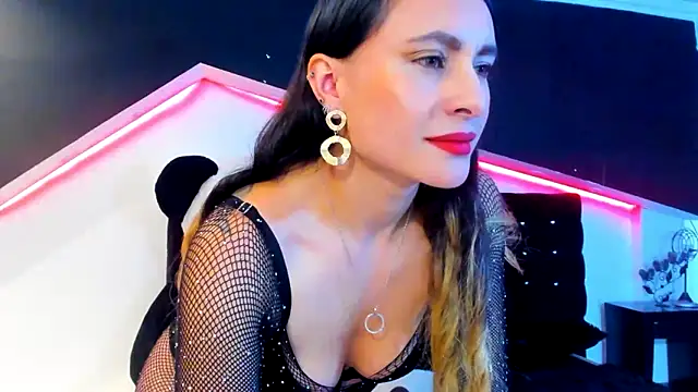 Snapshot of Coral_Gibson chatting on February 17, 2025, 3:53 pm Coral Gibson online show from February 17, 2025, 3:53 pm