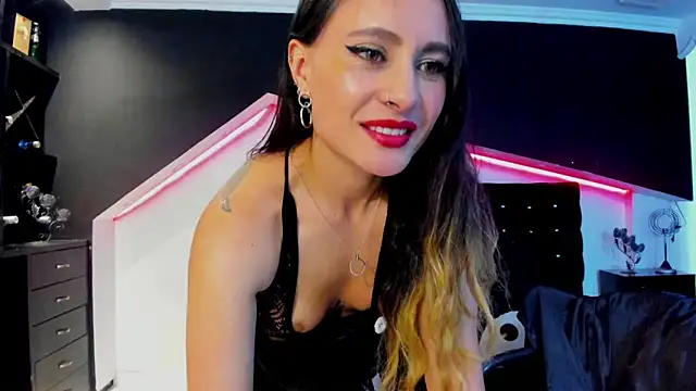 Snapshot of Coral_Gibson chatting on March 18, 2025, 7:20 pm Coral Gibson online show from March 18, 2025, 7:20 pm