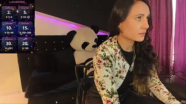 Coral Gibson online show from November 28, 2025, 1:36 pm