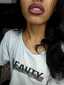 Snapshot of glam_goddess chatting on January 10, 2025, 2:04 am glam goddess online show from January 10, 2025, 2:04 am