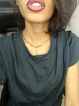 Snapshot of glam_goddess chatting on January 14, 2025, 4:15 am glam goddess online show from January 14, 2025, 4:15 am