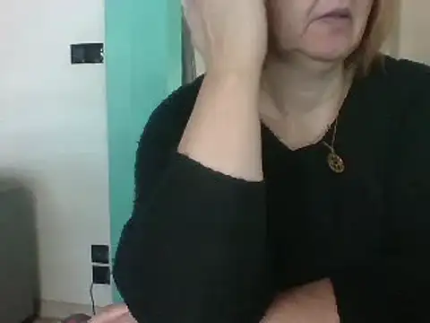 Snapshot of Sandcoq chatting on December 18, 2024, 8:31 am Sandcoq online show from December 18, 2024, 8:31 am