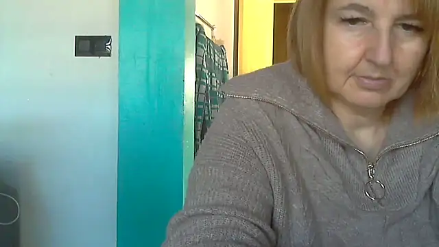 Snapshot of Sandcoq chatting on October 13, 2025, 8:47 am Sandcoq online show from October 13, 2025, 8:47 am