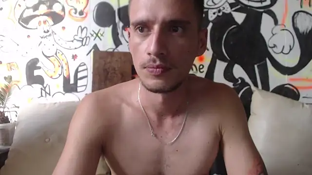 roystonee01 online show from November 9, 2025, 11:19 am