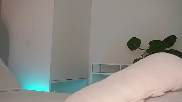 DreamSofia online show from March 7, 2025, 2:23 pm