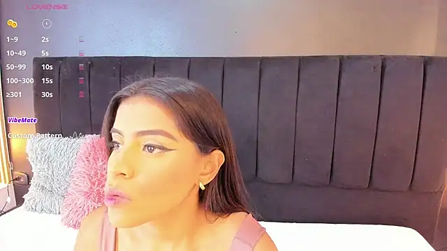 sweetsofia18 online show from February 26, 2025, 1:19 pm