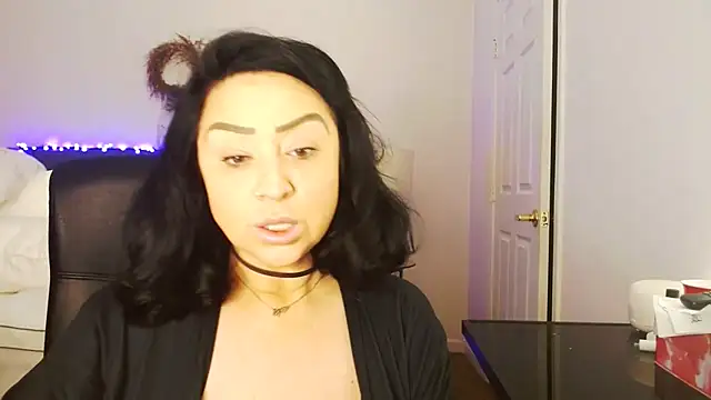 Snapshot of AlyssiaAmoreXO chatting on May 4, 2026, 8:27 pm AlyssiaAmoreXO online show from May 4, 2026, 8:27 pm