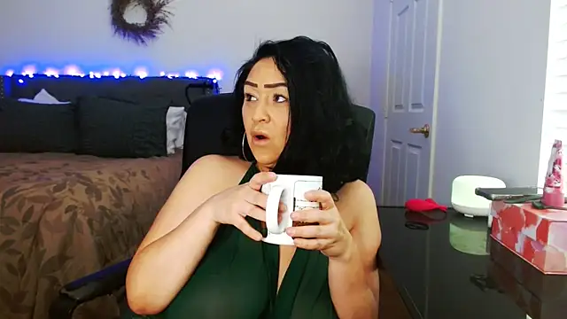 Snapshot of AlyssiaAmoreXO chatting on May 25, 2026, 9:10 pm AlyssiaAmoreXO online show from May 25, 2026, 9:10 pm