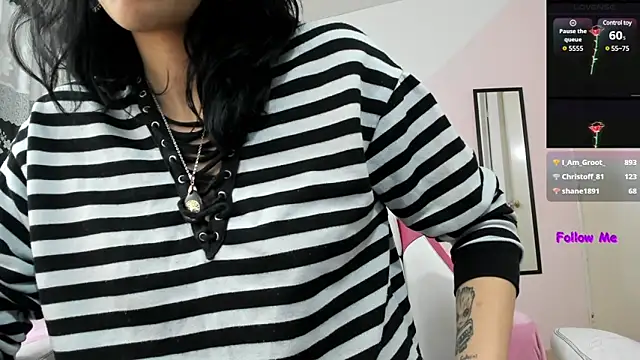 Camcrush   online show from January 20, 2025, 11:43 pm