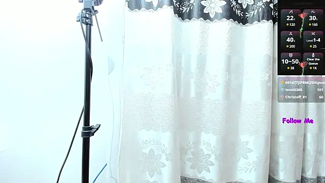 Camcrush   online show from February 12, 2025, 10:37 pm