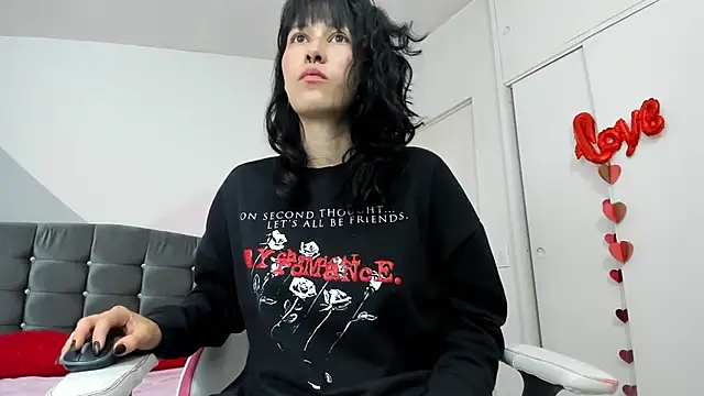 Camcrush   online show from February 25, 2025, 9:46 pm