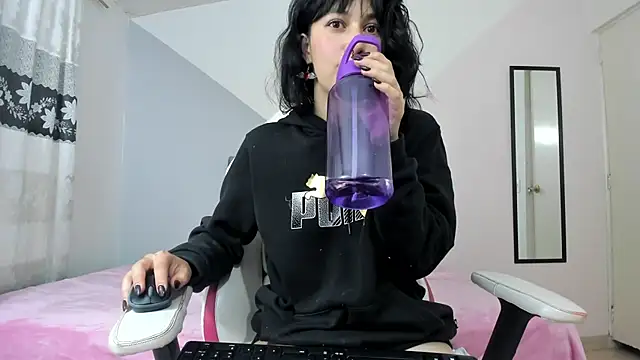 Camcrush   online show from March 3, 2025, 9:59 pm