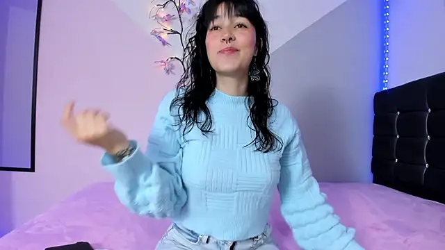 Camcrush   online show from September 20, 2025, 12:50 pm