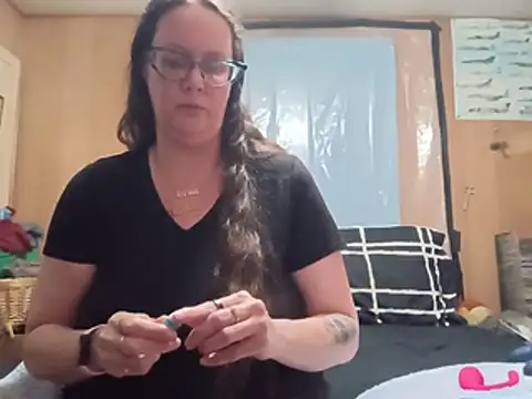 Snapshot of TheGoldenLotus chatting on May 29, 2026, 6:44 am TheGoldenLotus online show from May 29, 2026, 6:44 am