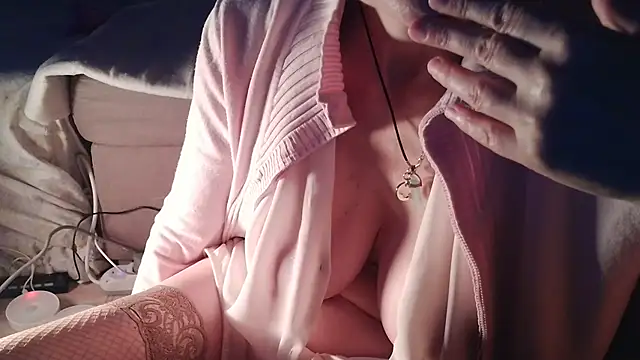 VeneRed online show from February 25, 2025, 7:14 pm