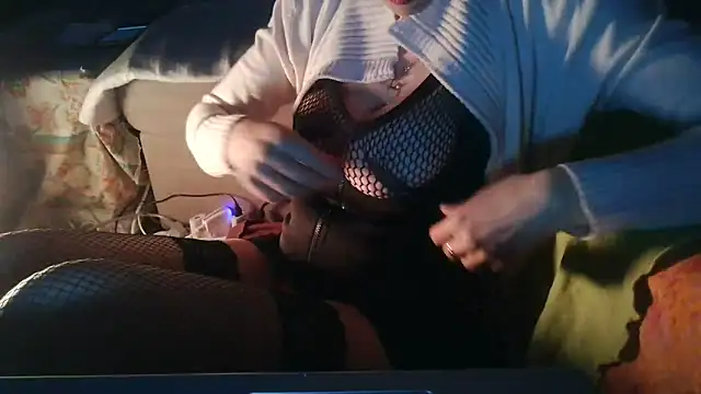 VeneRed online show from February 28, 2025, 6:41 pm