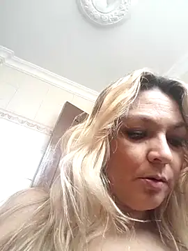 Snapshot of MalorySweet chatting on March 14, 2025, 6:18 pm MalorySweet online show from March 14, 2025, 6:18 pm