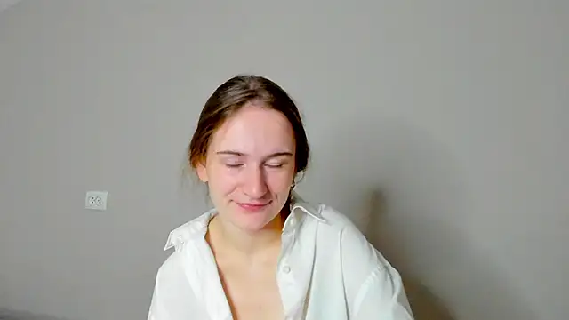 L1ittle kitty  online show from September 29, 2025, 6:18 am