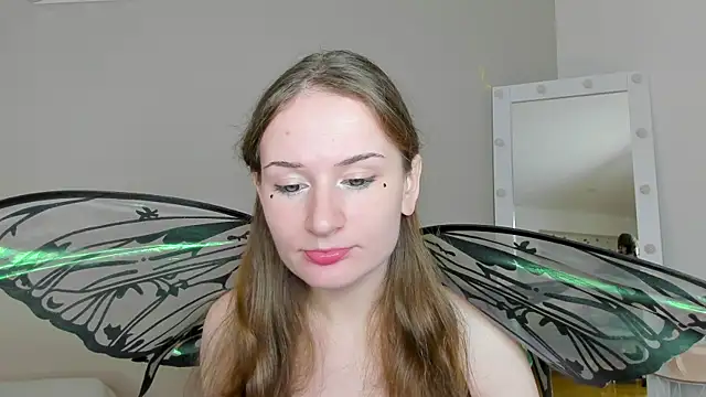 L1ittle kitty  online show from December 3, 2025, 6:43 am