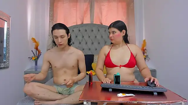 Snapshot of LIZandDante chatting on September 18, 2025, 7:38 pm LIZandDante online show from September 18, 2025, 7:38 pm