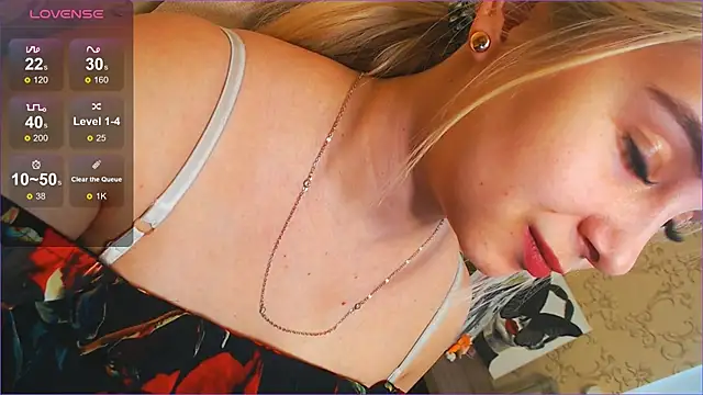 DolphinDreams online show from March 17, 2025, 1:18 pm