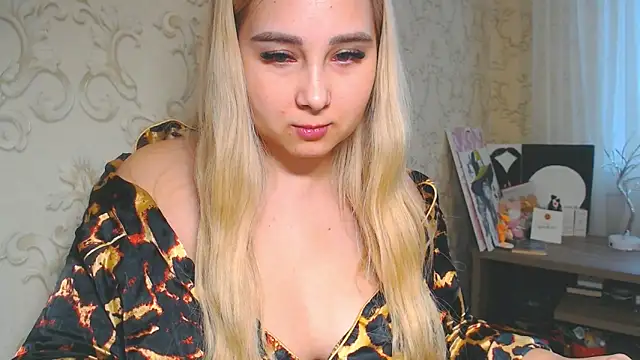 DolphinDreams online show from April 7, 2026, 12:05 pm