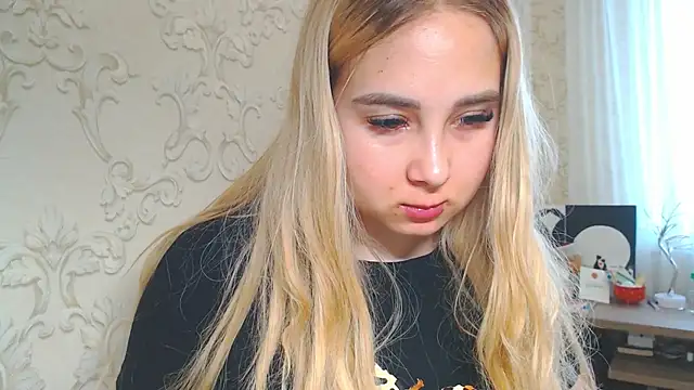 DolphinDreams online show from April 18, 2026, 9:13 am