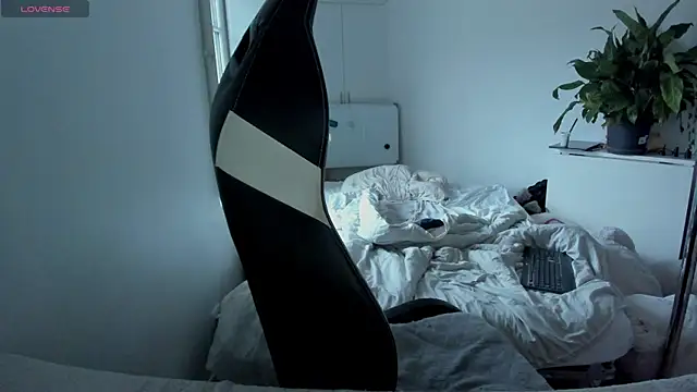 CeriseLapine online show from March 10, 2025, 4:14 pm