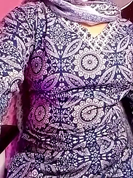 Snapshot of Indianhyna chatting on November 3, 2025, 5:31 am Indianhyna online show from November 3, 2025, 5:31 am