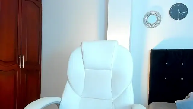 kathyajhonss online show from April 21, 2026, 9:17 pm